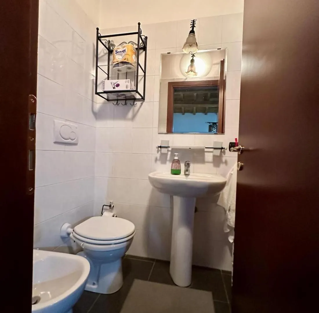 Guest house Room In Lodge - Bb Love - Country House, Room Rent- Roma Le Rughe Italy